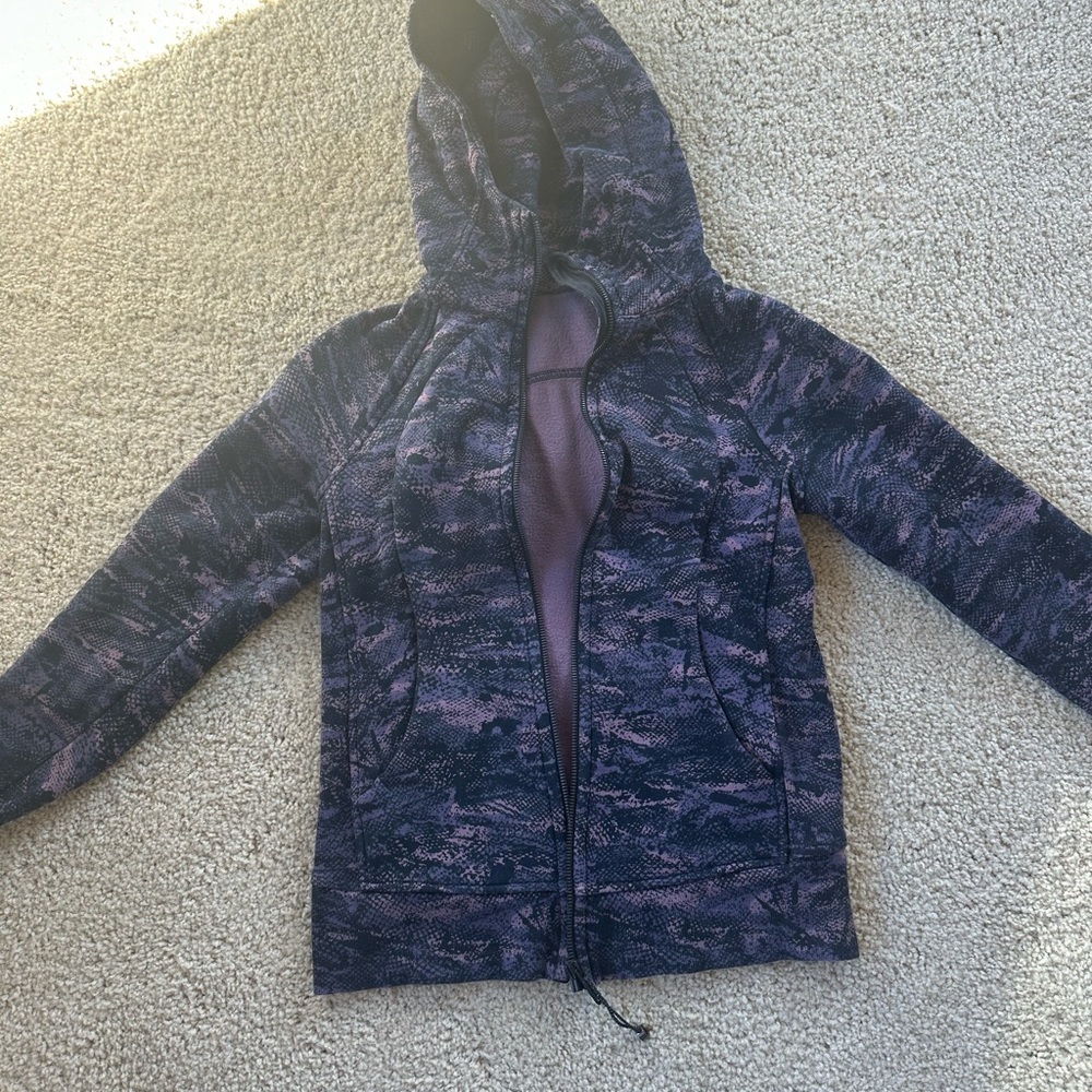 Lululemon size 4 scuba hoodie